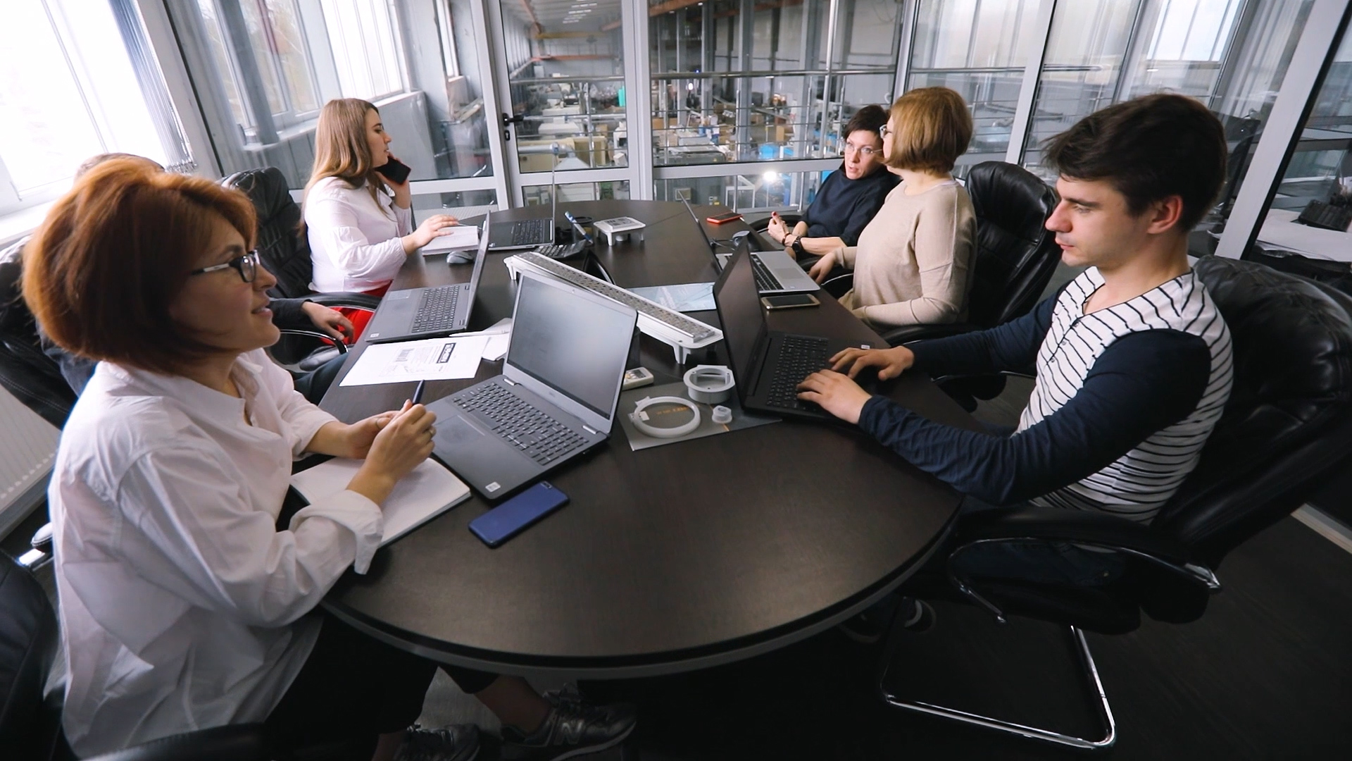 5 важных сцен, которые обязательно должны быть в видео о производстве. Съемка корпоративного ролика о компании.